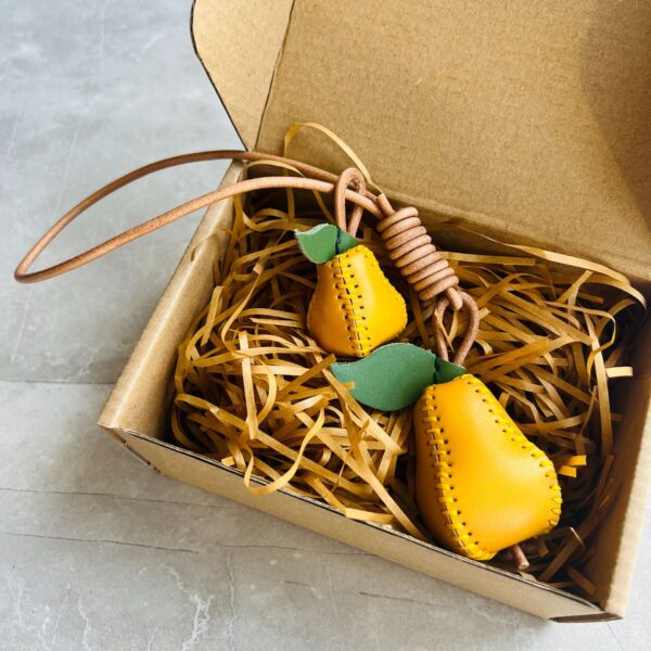 High-quality hand-sewn pear apple leather pendant bag bag ornament bag pendant car hanging handmade DIY kit