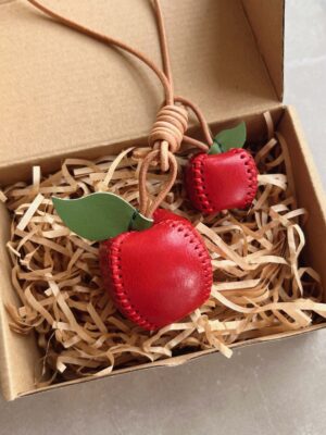 High-quality hand-sewn pear apple leather pendant bag bag ornament bag pendant car hanging handmade DIY kit