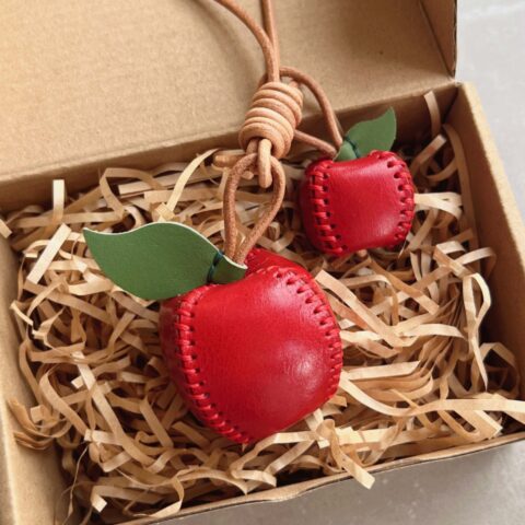 High-quality hand-sewn pear apple leather pendant bag bag ornament bag pendant car hanging handmade DIY kit