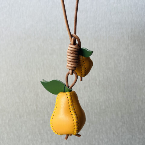 High-quality hand-sewn pear apple leather pendant bag bag ornament bag pendant car hanging handmade DIY kit